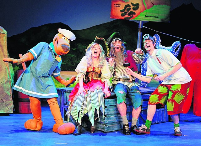"Scooby-Doo i widmo piratów" to wspaniałe widowisko teatralne dla całej rodziny.