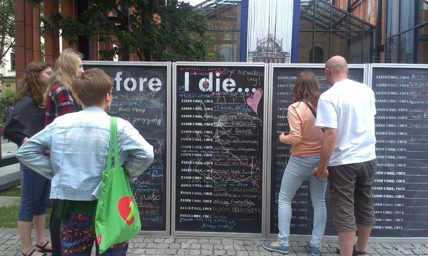 Tablica "Before I die..." w Krakowie