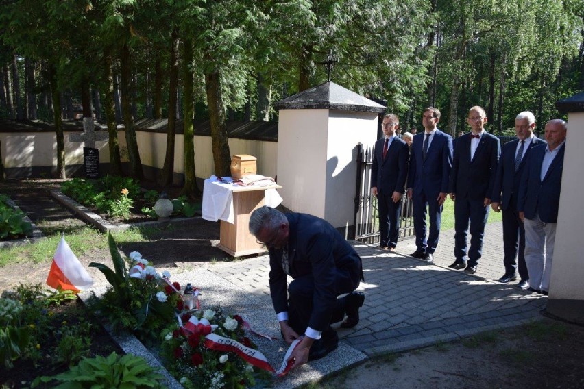 Ziemia z cmentarza poległych w wojnie Polsko-Bolszewickiej trafiła do Kościana