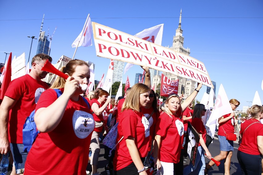 "Czerwony marsz" na ulicach Warszawy.