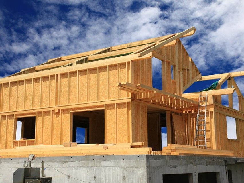 ABC Budowy domu. Sprawdź, jak wybudować bezpieczny i oszczędny dom krok po kroku