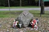 82. rocznica wybuchu II wojny światowej. W Prabutach delegacje złożyły kwiaty pod pomnikiem pamięci [ZDJĘCIA]
