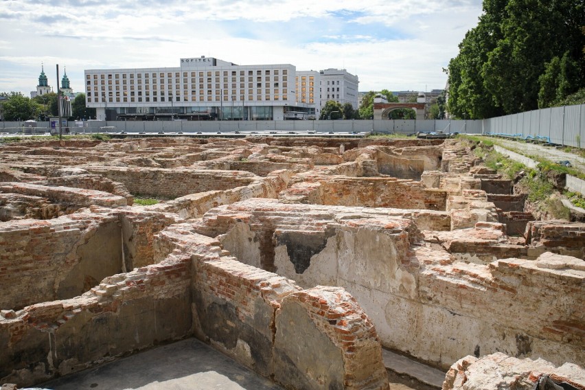 Prace archeologiczne na terenie piwnic Pałacu Saskiego na...