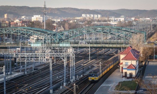 30.11.2016 gdansk , widok z dachu galerii metropolia - widok na tory kolejowe w kierunku stacji skm gdansk zaspa 
fot. karolina misztal/polska press
dziennik baltycki