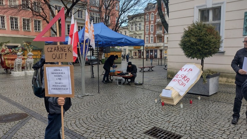 Protest opozycyjnych parlamentarzystów wraz z aktywistami...