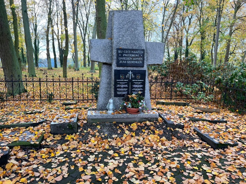 Złotowskie Powązki czyli cmentarz ewangelicki w jesiennej odsłonie