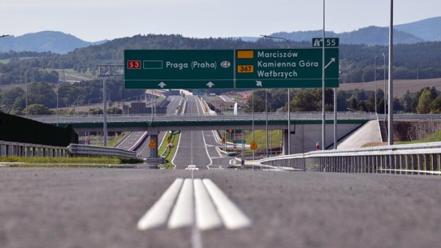 Pozostały 3-kilometrowy odcinek od węzła Lubawka do granicy państwa ma być dostępniony kierowcom po zakończeniu prac na odcinku przygranicznym po stronie czeskiej. Ma to nastąpić w 2025 roku