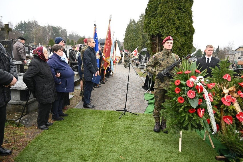 Pogrzeb Żołnierza Niezłomnego, Władysława Wójcika, na cmentarzu w Gidlach. ZDJĘCIA