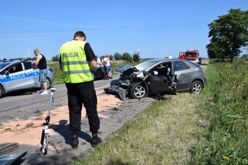 Nowy Dwór Gdański. Zderzenie autobusu z osobówką