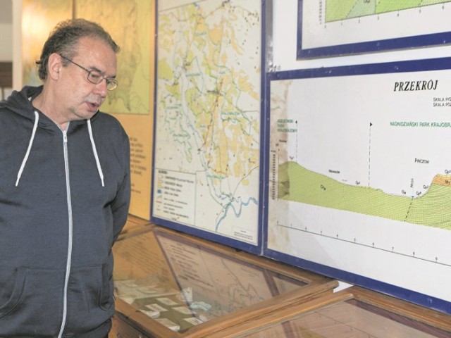 Dyrektor Jerzy Znojek zaprasza na wszystkie nowe wystawy w muzeum, w tym między innymi na tę o charakterze geologicznym pod nazwą „Kamień w architekturze regionu świętokrzyskiego”.