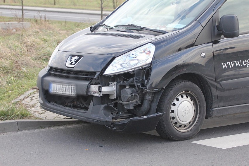 Wypadek na ulicy Spółdzielczej w Legnicy (ZDJĘCIA)