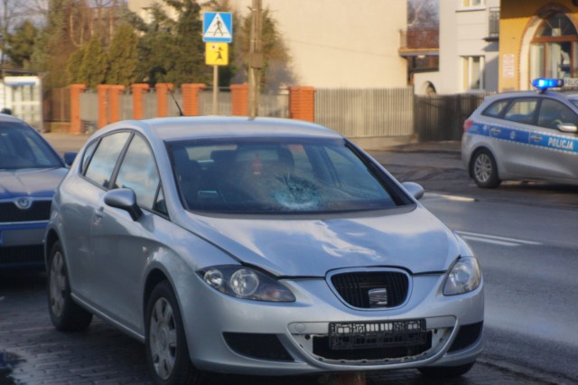 Wypadek na ulicy Częstochowskiej w Kaliszu. Samochód potrącił pieszą na pasach