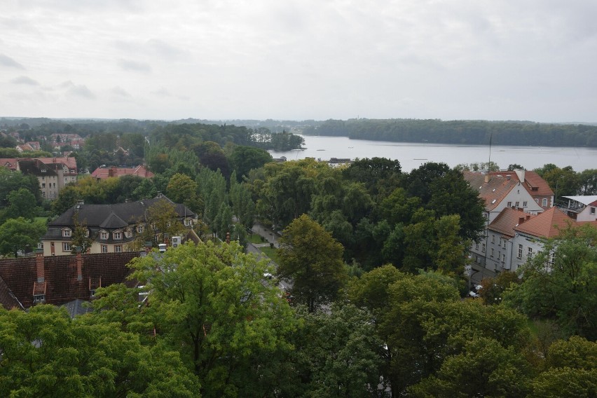 Widok na jezioro Trzesiecko i park w Szczecinku
