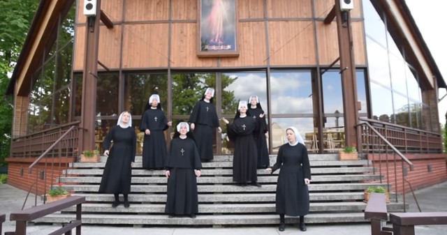 Siostry zakonne z Sanktuarium Miłosierdzia Bożego w Łagiewnikach wzięły udział w wyzwaniu zapoczątkowanym przez raperów