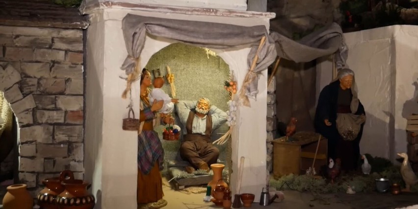 Szopka bożonarodzeniowa w kalwaryjskim sanktuarium składa...