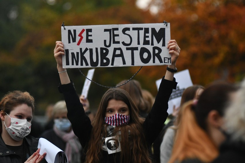 Protest kobiet w Kostrzynie. Wzięło w nim udział około 300...
