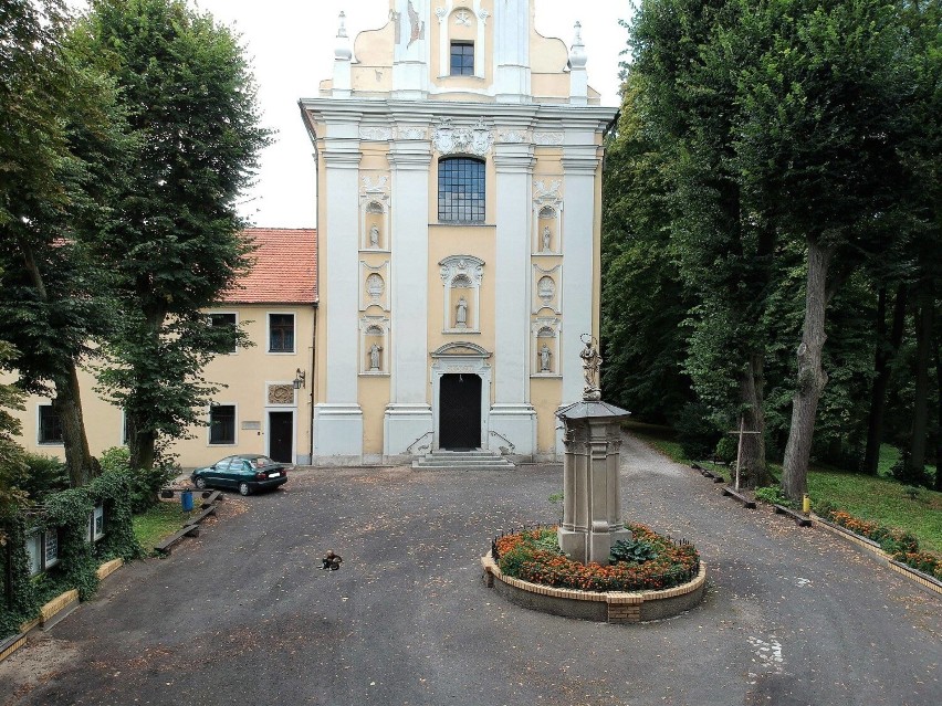 Za kilka dni do sprzedaży trafi kolejna książka o historii woźnickiego klasztoru