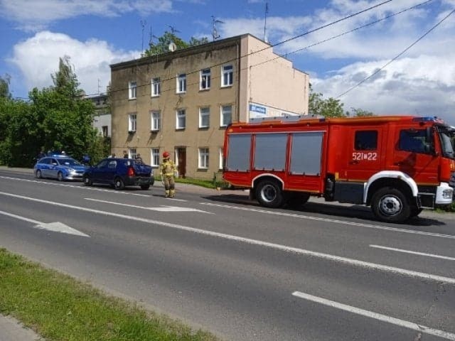Na ul. Gdańskiej w Więcborku zderzyły się dwa auta. Trzy osoby zostały poszkodowane