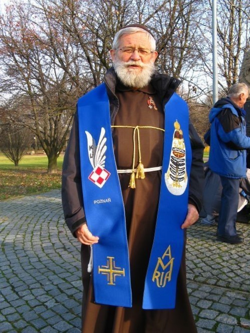 Ojciec Dominik Orczykowski, lotniczy kapelan w stule...