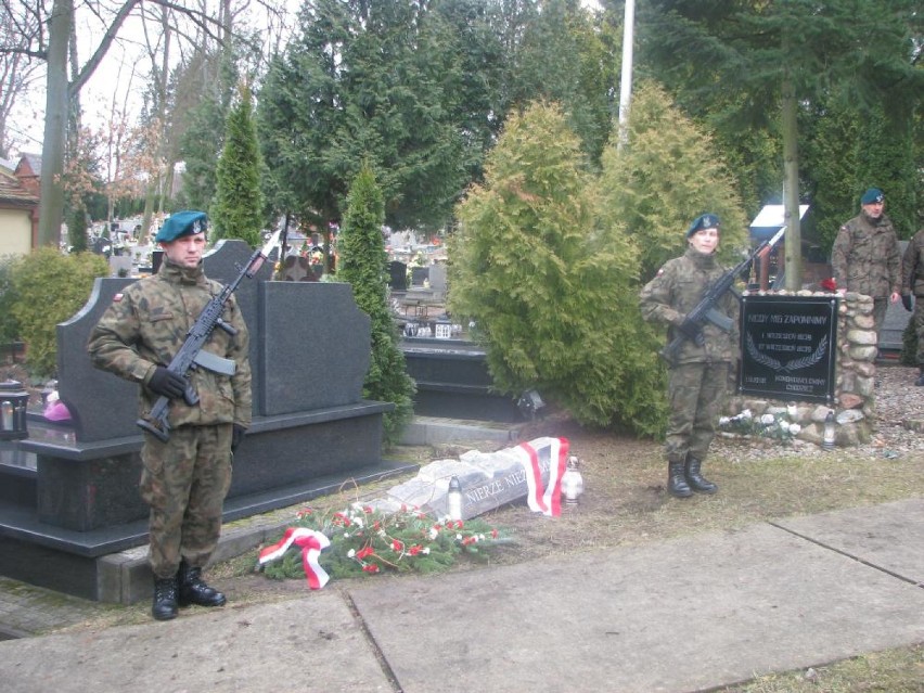 Na chodzieskim cmentarzu odsłonięto obelisk poświęcony żołnierzom wyklętym