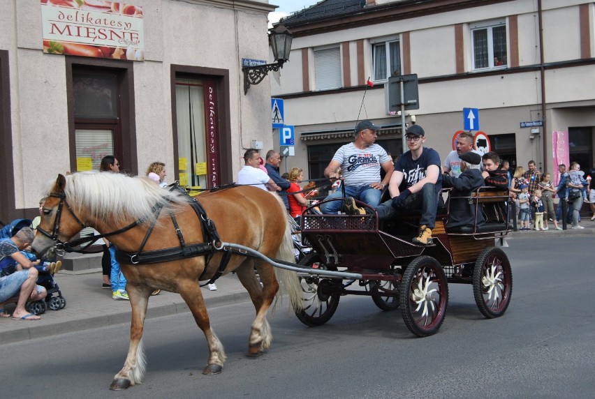 Parada zaprzęgów konnych ulicami Śmigla i tłumy mieszkańców. Zobaczcie zdjęcia!