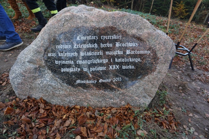 W Barłominie (gmina Luzino) upamiętnili pochówek rodziny Żelewskich