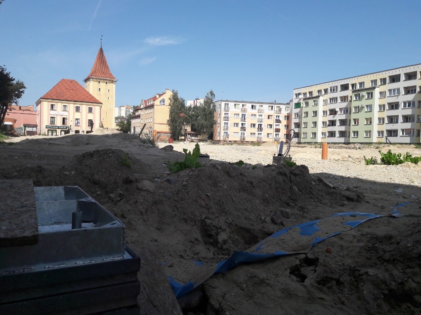 Rynek. Wybrali firmę, która dokończy prace. Znajdą się...