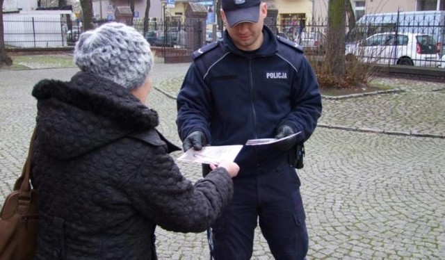 Dzięki takim akcjom prewencyjnym wielu seniorów zna metody działania oszustów.