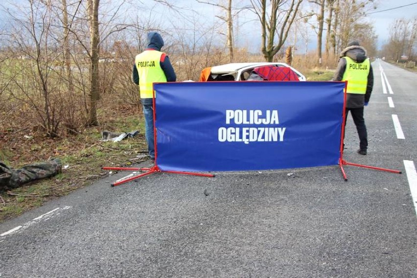 Śmiertelny wypadek na trasie Tuchola-Chojnice k. Piastoszyna. Policja szuka świadków