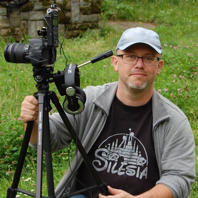Adrian Szczypiński, reżyser, dokumentalista, filmowiec, nominowany za dokumentowanie ważnych postaci i wydarzeń Raciborza.