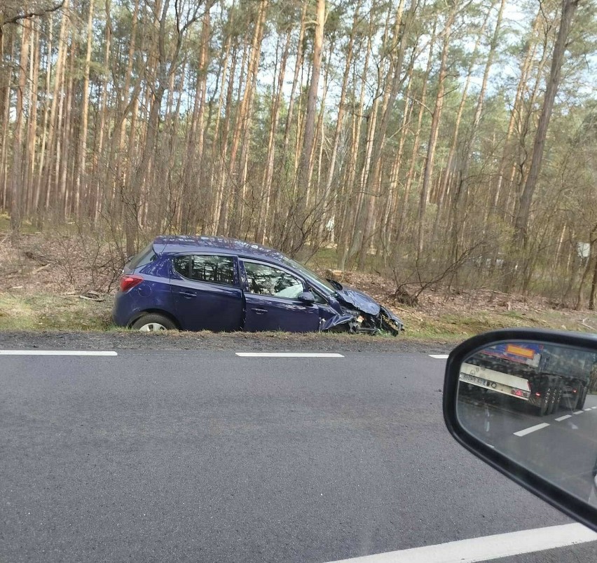 Do wypadku doszło w piątek rano na trasie między Żarami a...