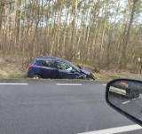 Poważny wypadek koło Nowogrodu Bobrzańskiego. Zderzyły się trzy samochody. Są ranni