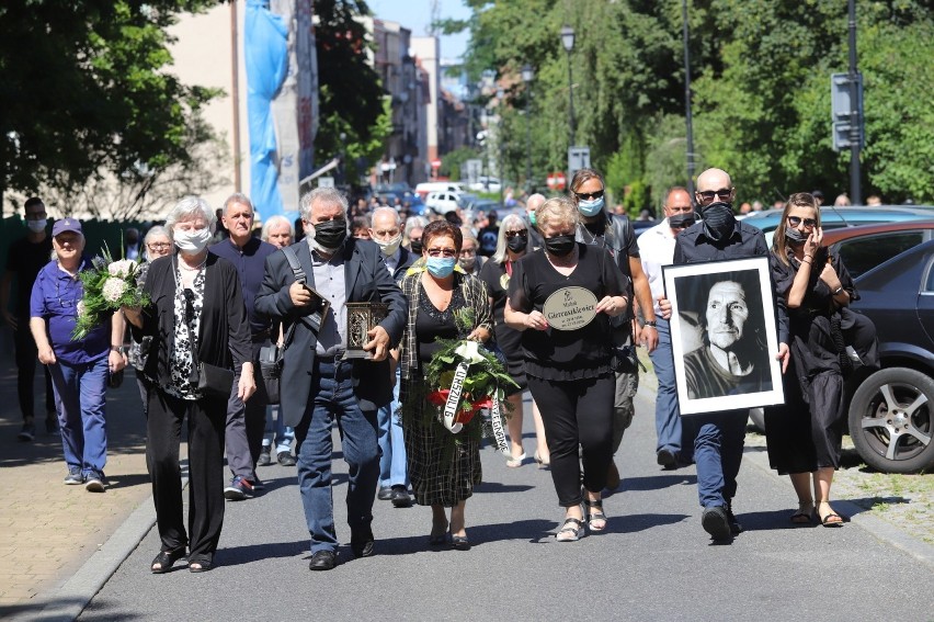 Pogrzeb Michała Giercuszkiewicza w Katowicach. Józef Skrzek zagrał na kościelnych organach, harmonijka bluesowa pod katedrą