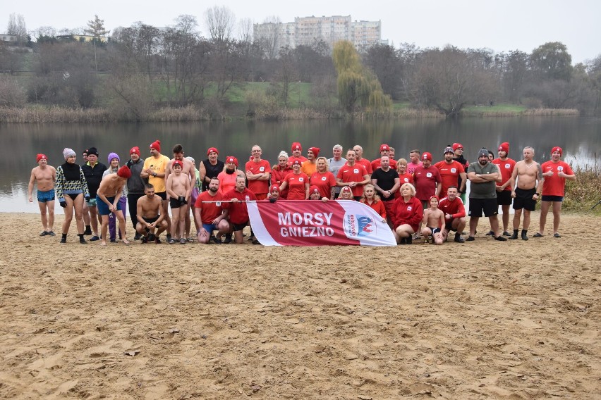 Gniezno: Królewskie Morsy ponownie zagościły na plaży miejskiej [27.11.2022]