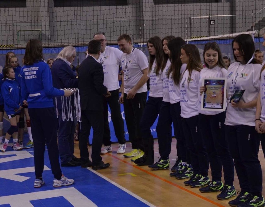 Siatkarki odznaczone srebrnymi medalami za wyniki w sezonie 2017/18 w ESA Dolnośląskiej III Lidze Kobiet