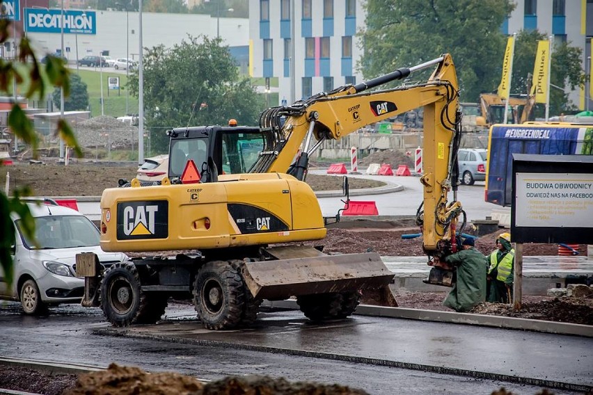 Obwodnica Wałbrzycha. Raport fotograficzny z prac przy ulicy Długiej (ZDJĘCIA)