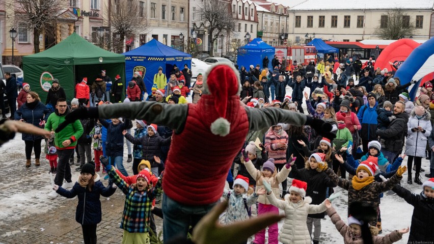 Jarmark świętego Mikołaja 2021 na Placu Wolności w Koninie. Dzieci z Konina tłumnie przybyły na imieniny Św. Mikołaja