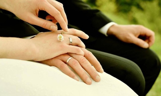 Ile do koperty na wesele KWOTY 2022. Ile na wesele 2021? od świadka? Ile daje chrzestny? Czy podpisywać kopertę?