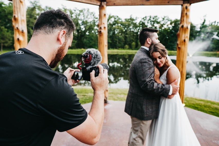 Fotografowie ślubni twierdzą, że takie sygnały na ślubie i...