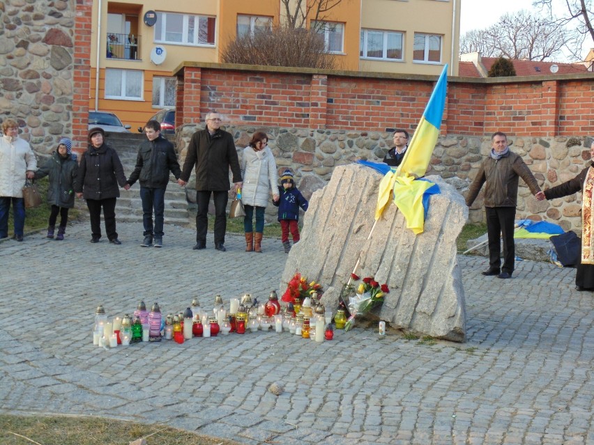 Znicze w Lubinie dla ofiar na kijowskim Majdanie.