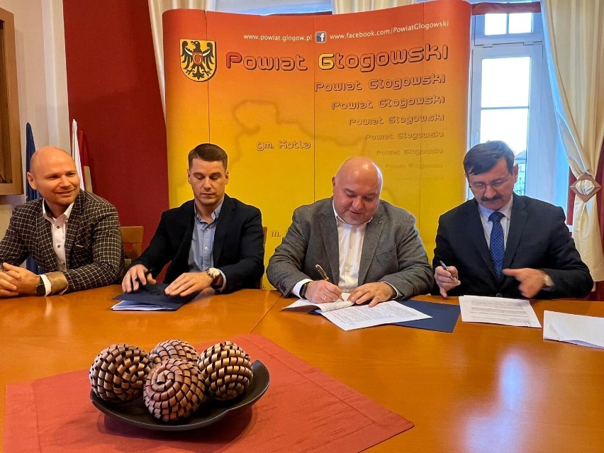 Podpisano umowę na remont trzech dróg w powiecie głogowskim