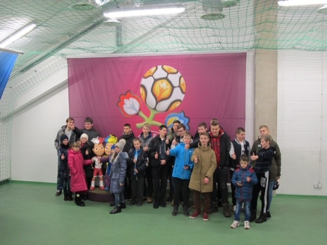Dzieci z Donbasu zwiedzały stadion PGE Arena w Gdańsku