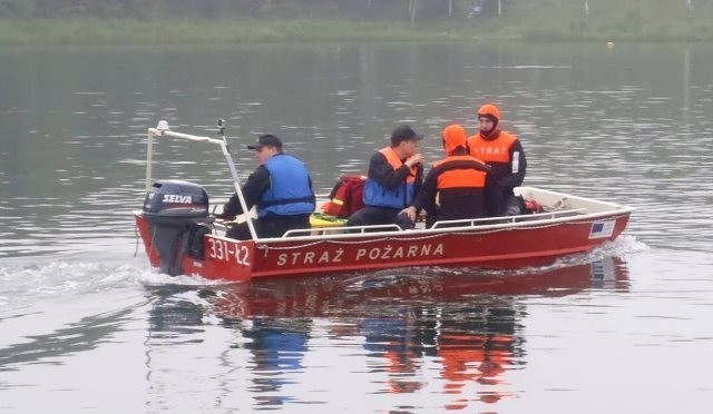 Ćwiczenia strażackie z WOPR na akwenie w Kaniowie