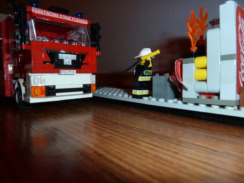 Wóz strażacki z klocków LEGO