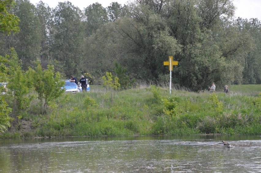 Ciało mężczyzny wyłowione z Odry. Policja ustala jego tożsamość