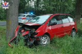 Wypadek w Lubartowie. Samochód uderzył w drzewo