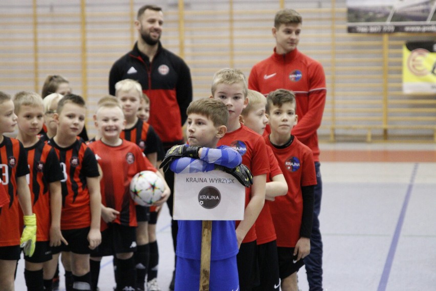 Turniej piłki nożnej o puchar Starosty Powiatu Złotowskiego w Złotowie. W turnieju biorą udział chłopcy i dziewczęta rocznik 2014