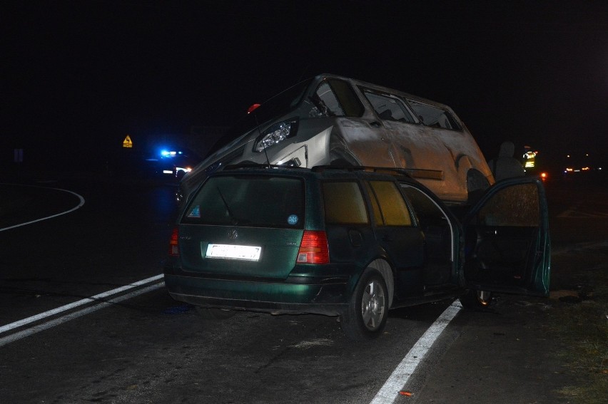 Cztery auta zderzyły się na skrzyżowaniu [ZDJĘCIA]