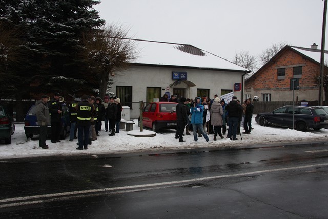 Grodziec. Blokada drogi w obronie szkół w Lipicach i Biskupicach