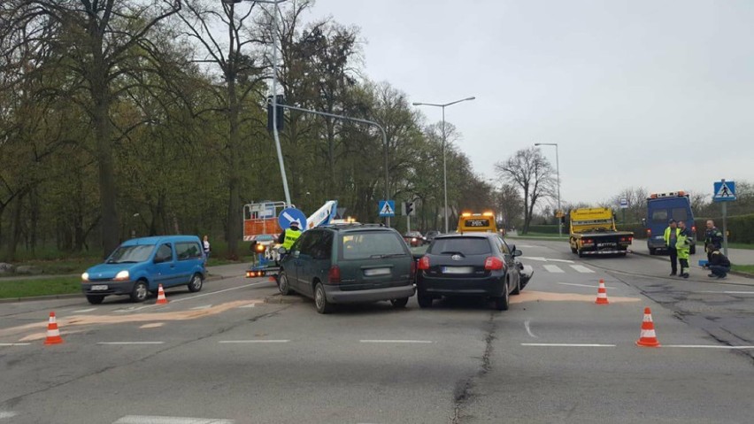 Gorzów Wielkopolski 16 kwietnia 2018 r. Kolizja na skrzyżowaniu Kosynierów Gdyńskich i Roosevelta w Gorzowie [ZDJĘCIA]